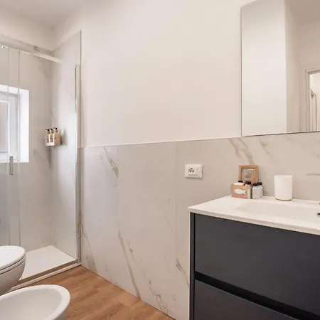 Appartement Binario 79 5terre 8min-in Front Of The Station,a-c La Spezia